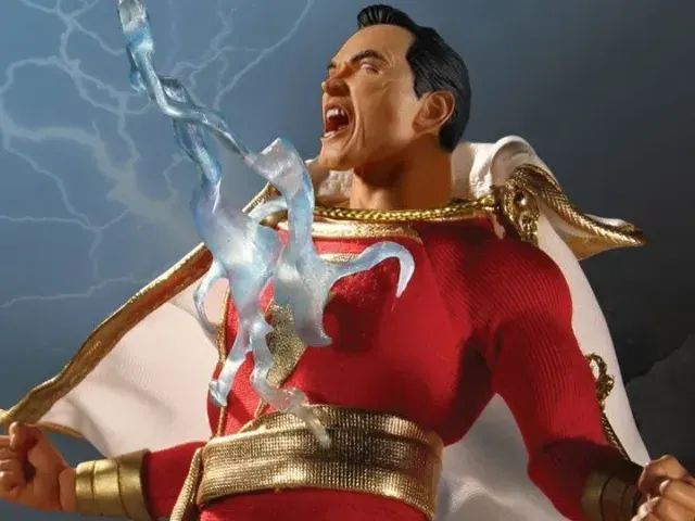 Mezco One:12 Shazam - Hobbies e coleções - Gutierrez, Belo
