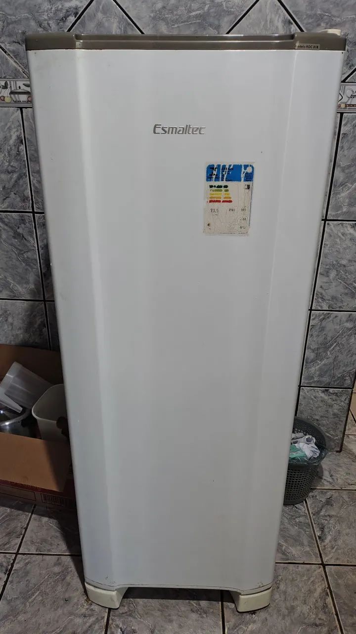 Geladeira esmaltec 