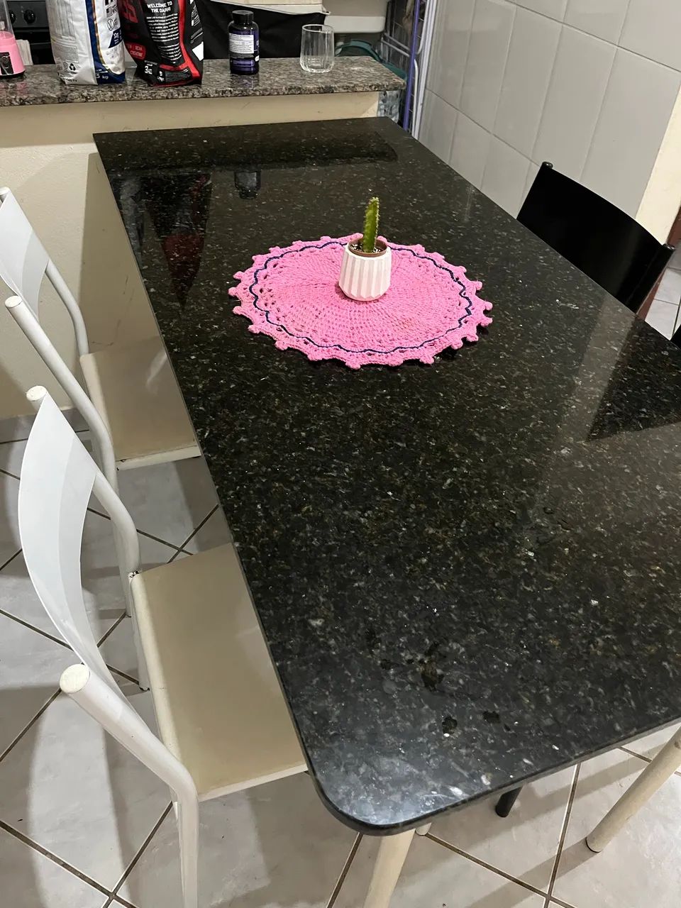 Mesa de granito 4 cadeiras  - Foto 2