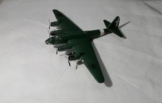 Miniatura Avião Piaggio P.108B