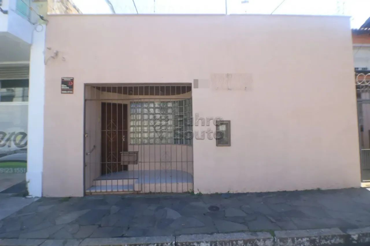 Casa comercial térrea com 5 salas no Centro de Pelotas