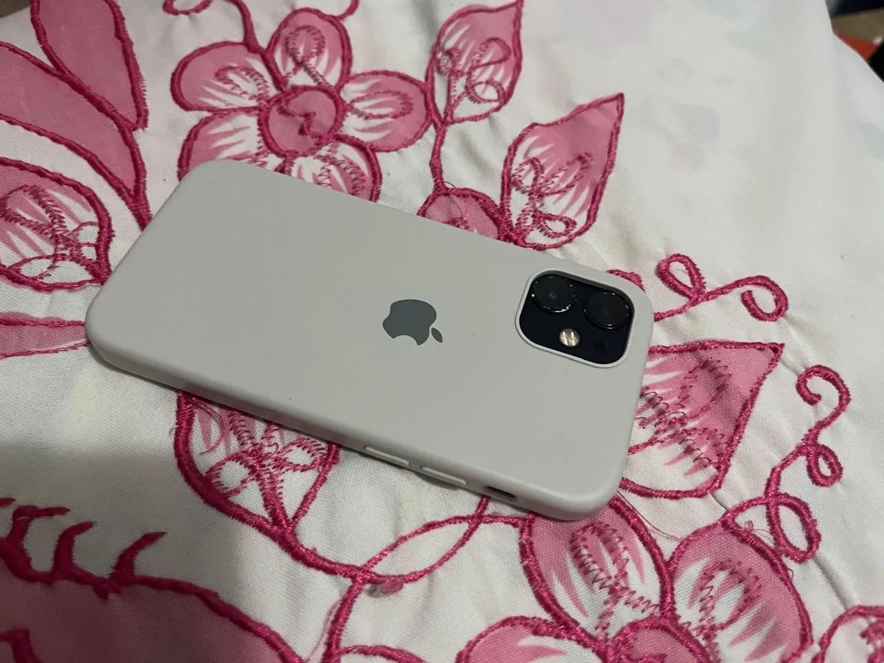 iPhone 12 mine de 128 gb e 4 de RAM semi novo - Foto 3