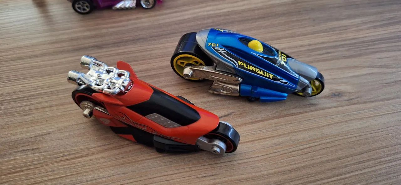 Hot Wheels motos Shokblade 2003 e Bifusion 2004. RS 250 cada - Foto 2