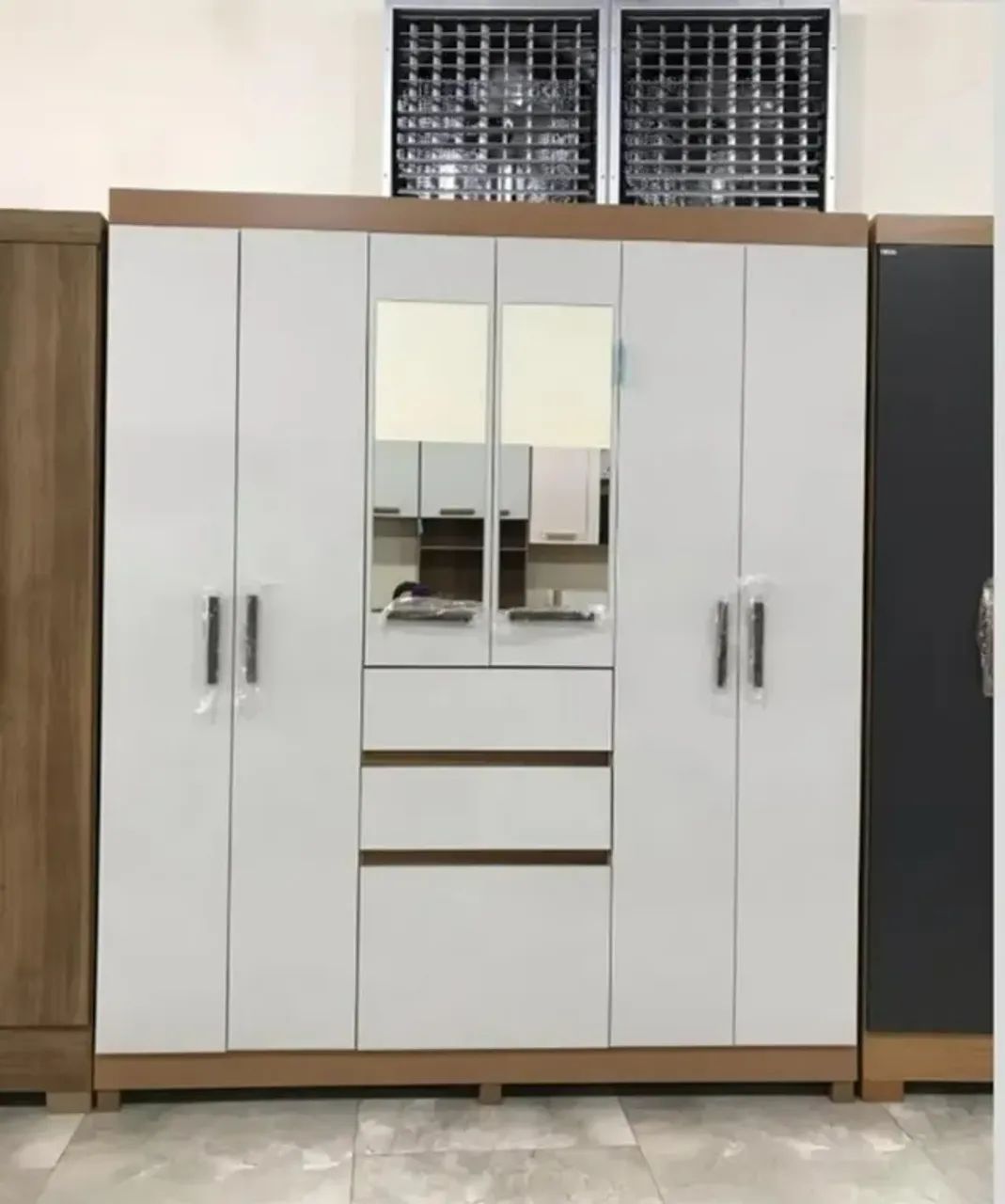 Guarda-Roupa Berna c/ Espelho - Moderno e Espaçoso  - Foto 2