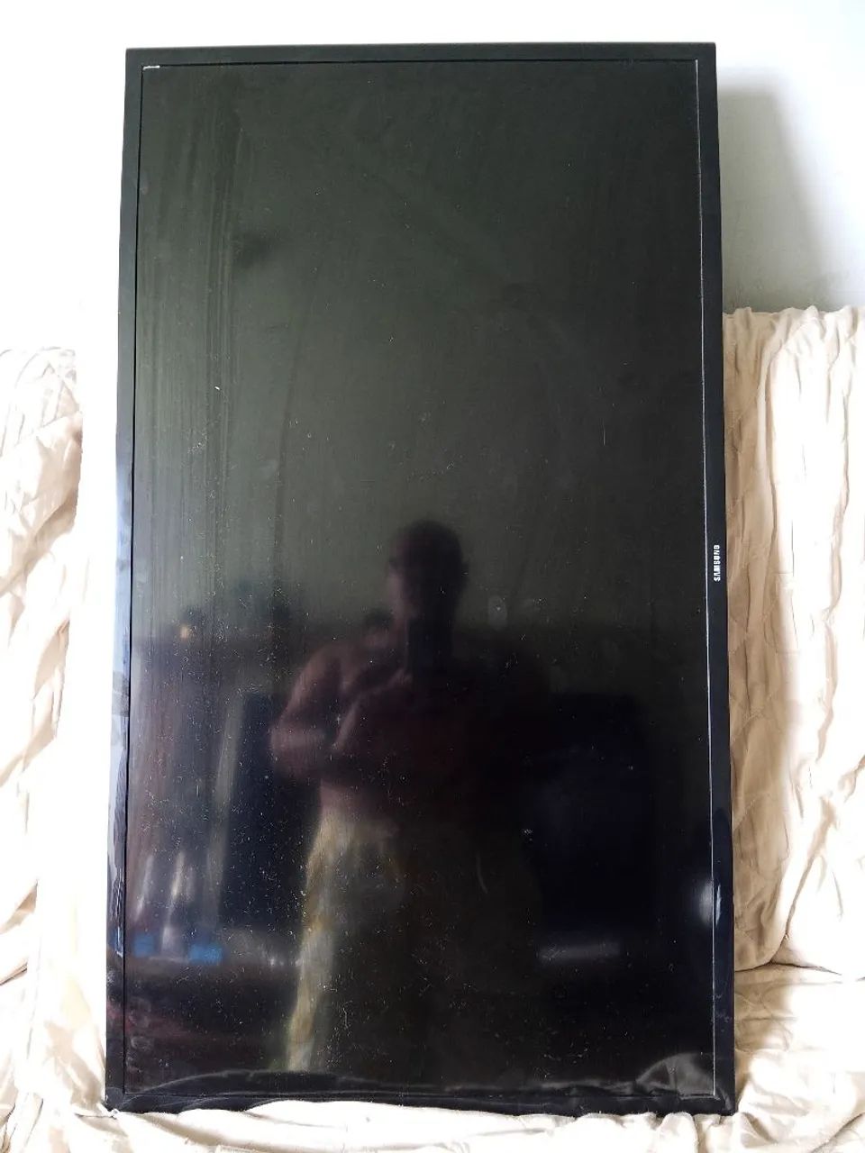 Vendo uma tv Samsung 40" polegadas com defeito tela trincada para retirada de peças  - Foto 2