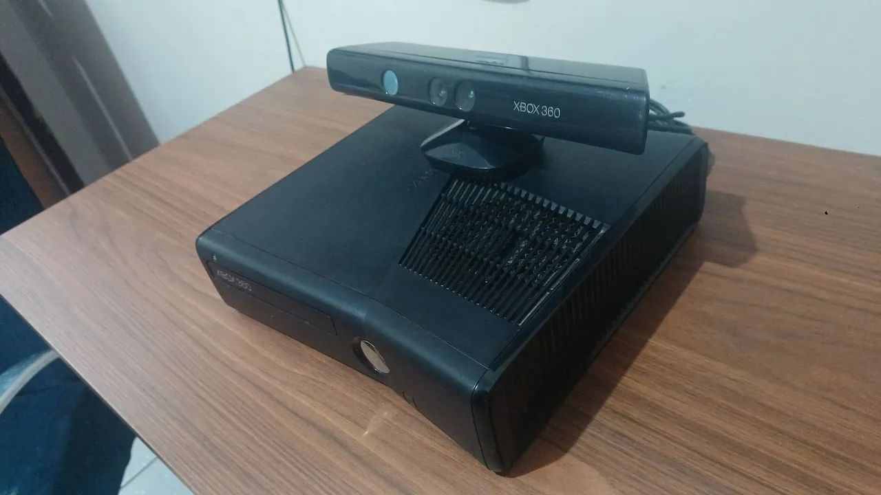 Xbox 360 com 2 controles - Desbloqueado e zerado - Foto 2
