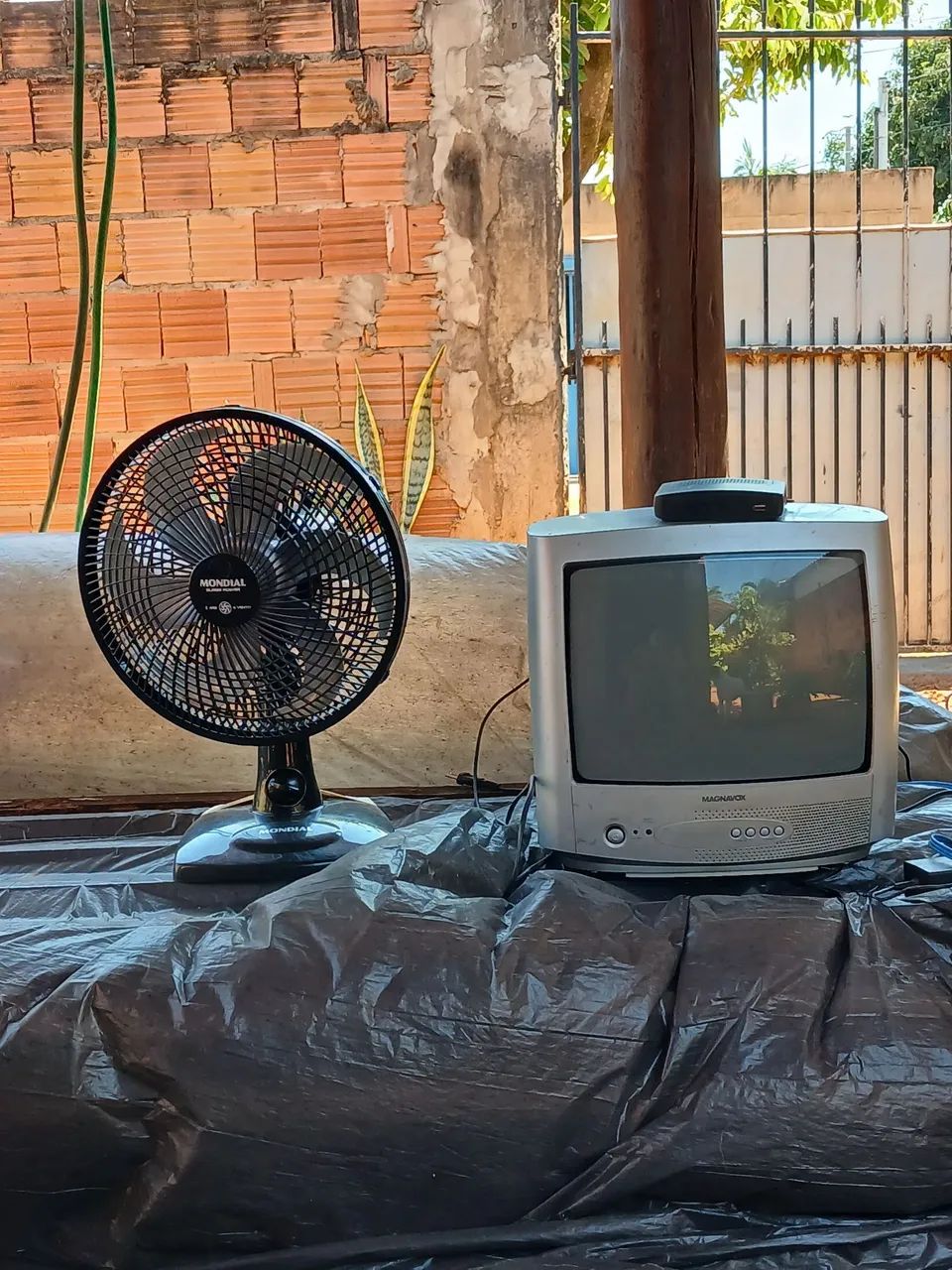Tv 14 polegadas com conversor e antena e ventilador  - Foto 4