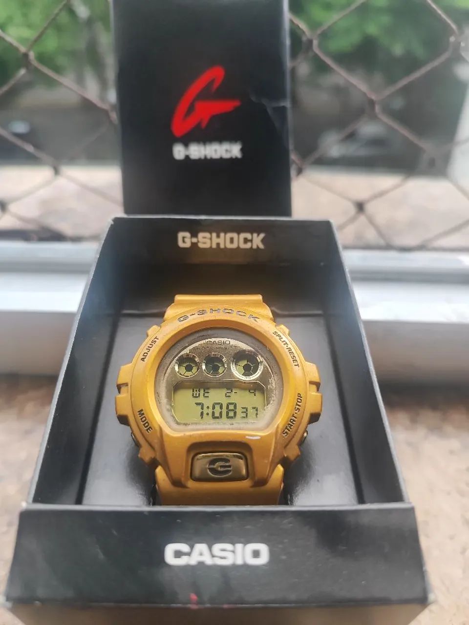 Relógio G Shock Edição Limitada Crazy Colors Todo Dourado DW 6900