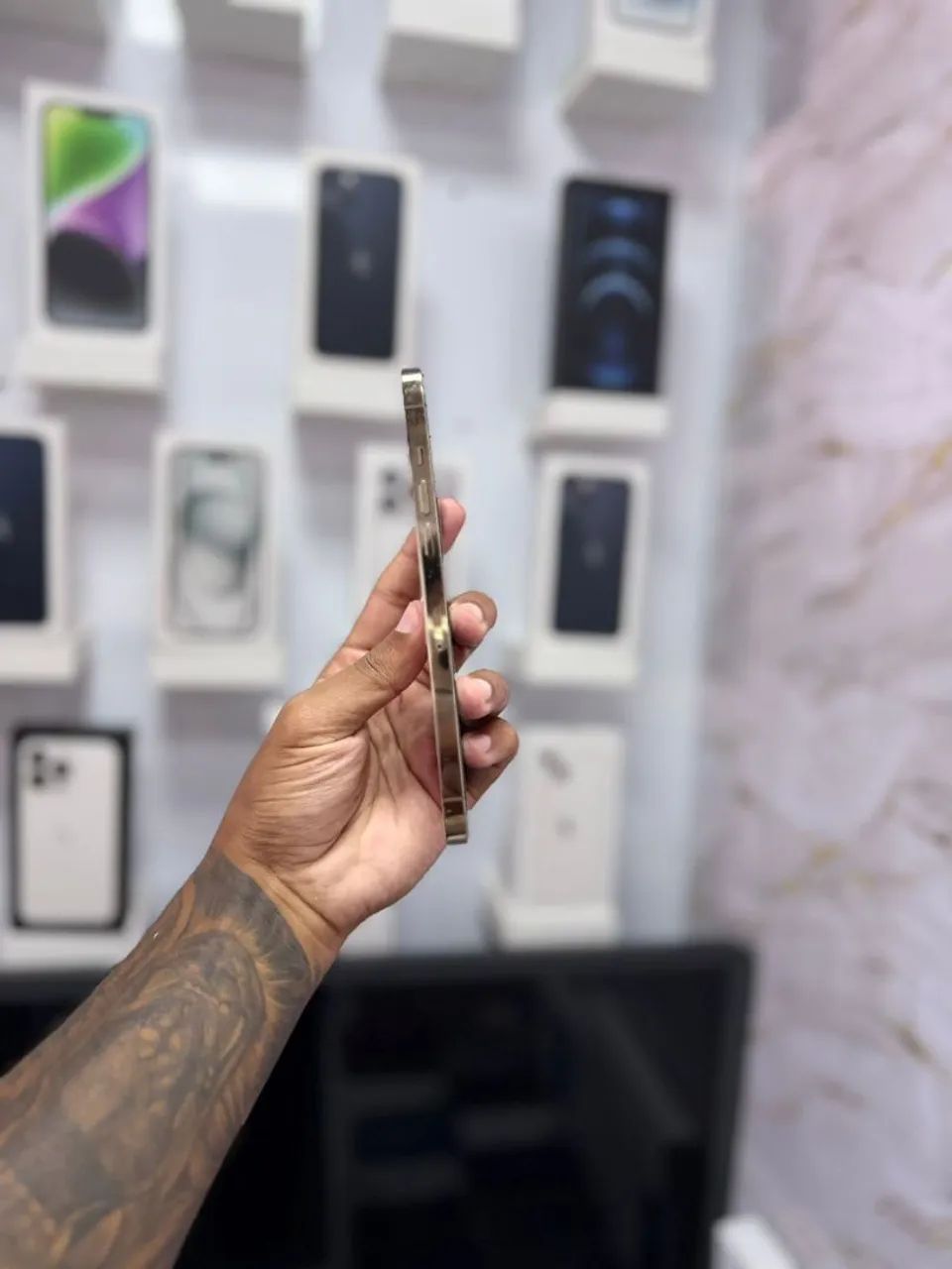 IPHONE 12 PRO MAX 128GB<br>R$ 2.250,00 MUITO LINDO - Foto 4