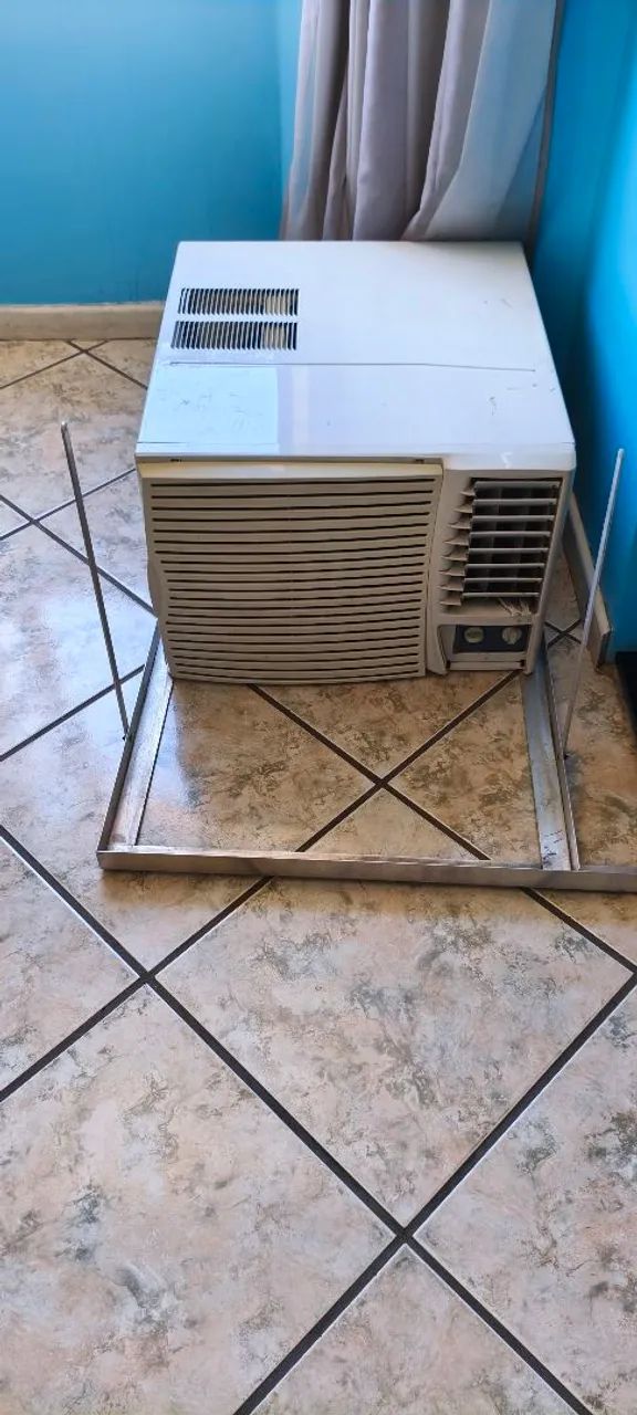 Ar condicionado de janela. Potência: 12.000 BUTs. Voltagem: 127v - Foto 3