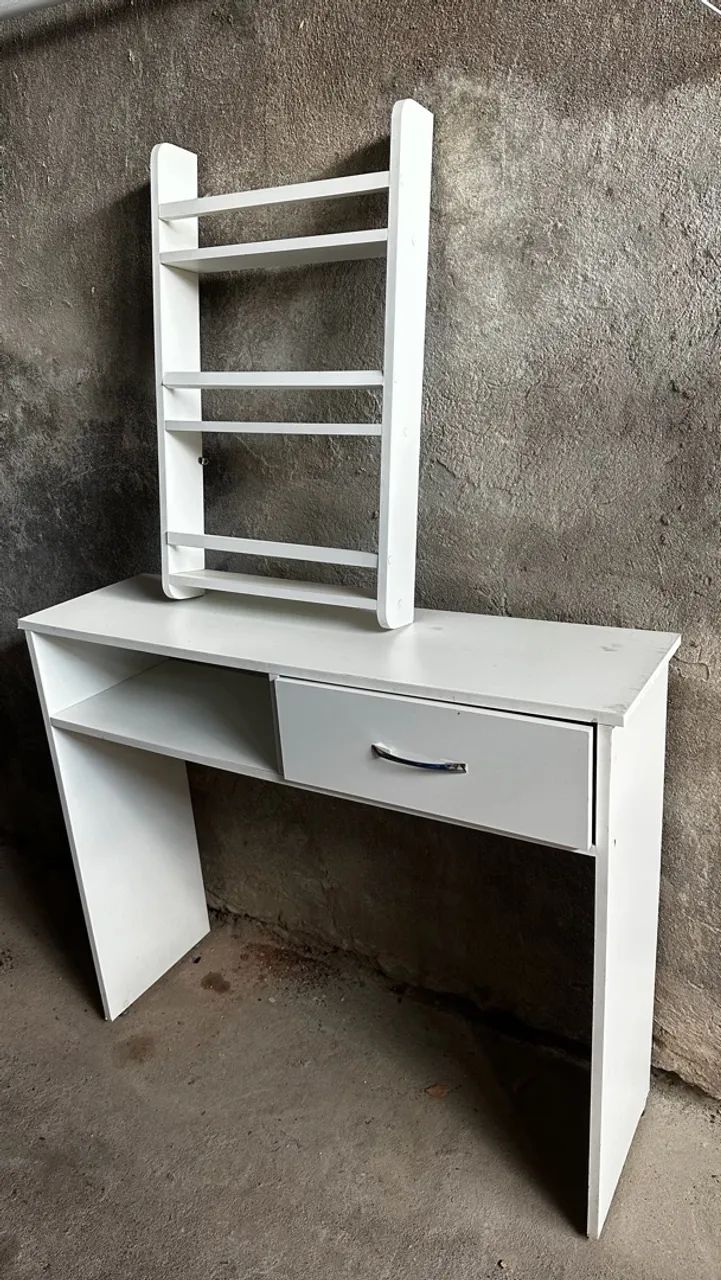 Mesa mdf, SEM AVARIAS, penteadeira, manicure etc 