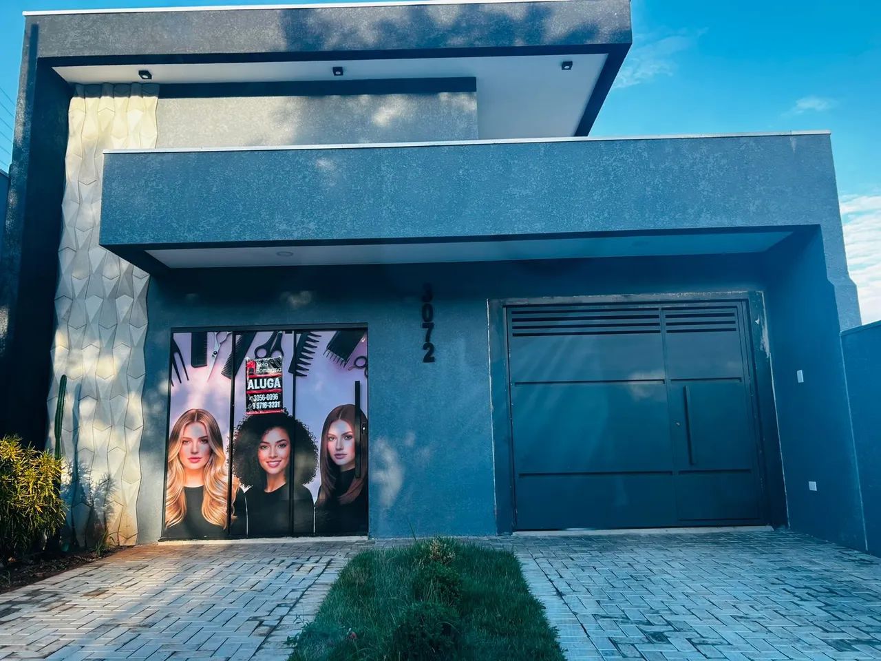 Residência com sala comercial 
