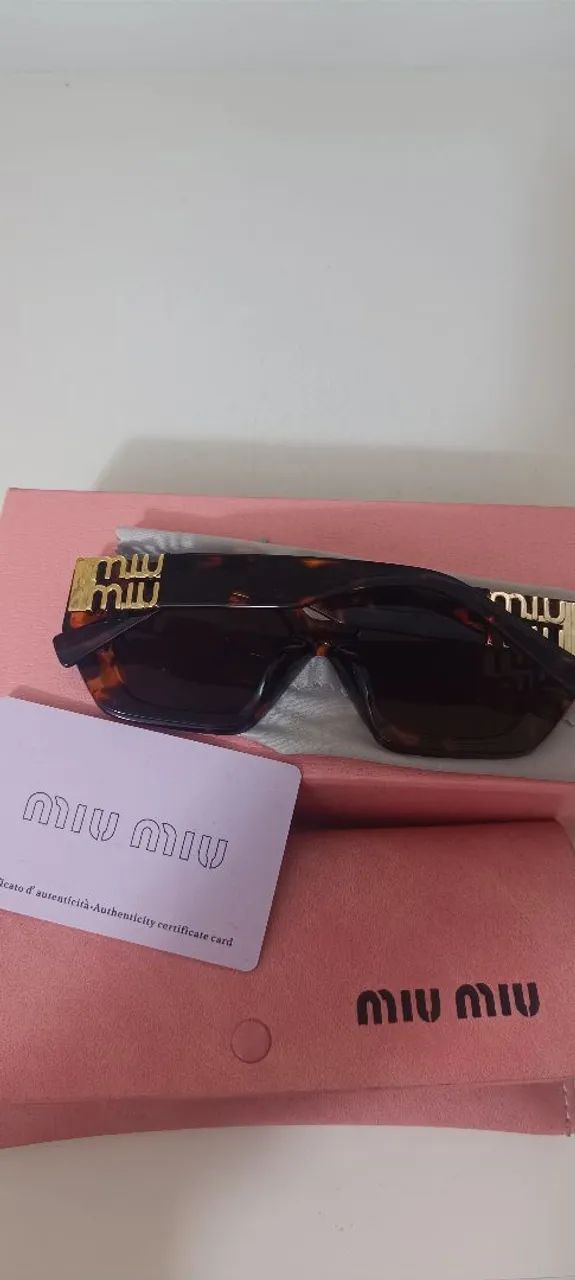 Óculos de sol Miu Miu com armação em acetato tartaruga e caixa original - Foto 4