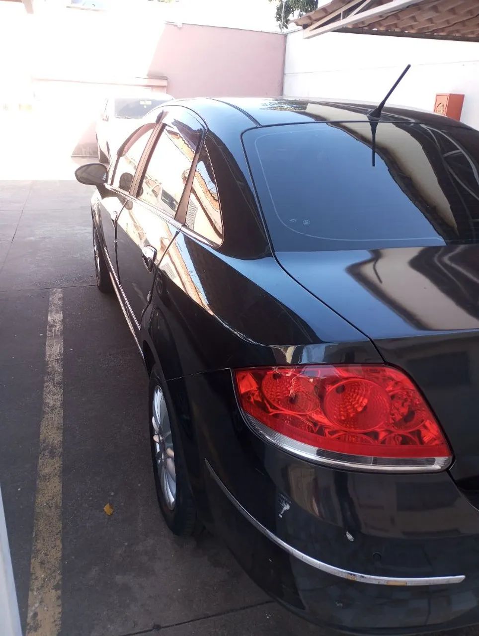 Fiat Linea Absolute 1.9/1.8 Flex Dualogic 4P 2011 - Foto 3