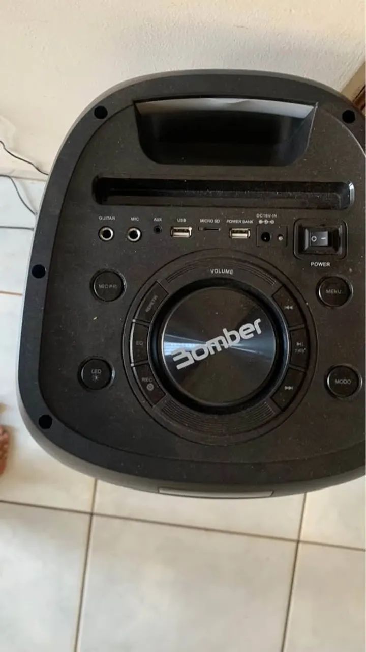 VENDO CAIXA DE SOM BOMBER 8H - Foto 2
