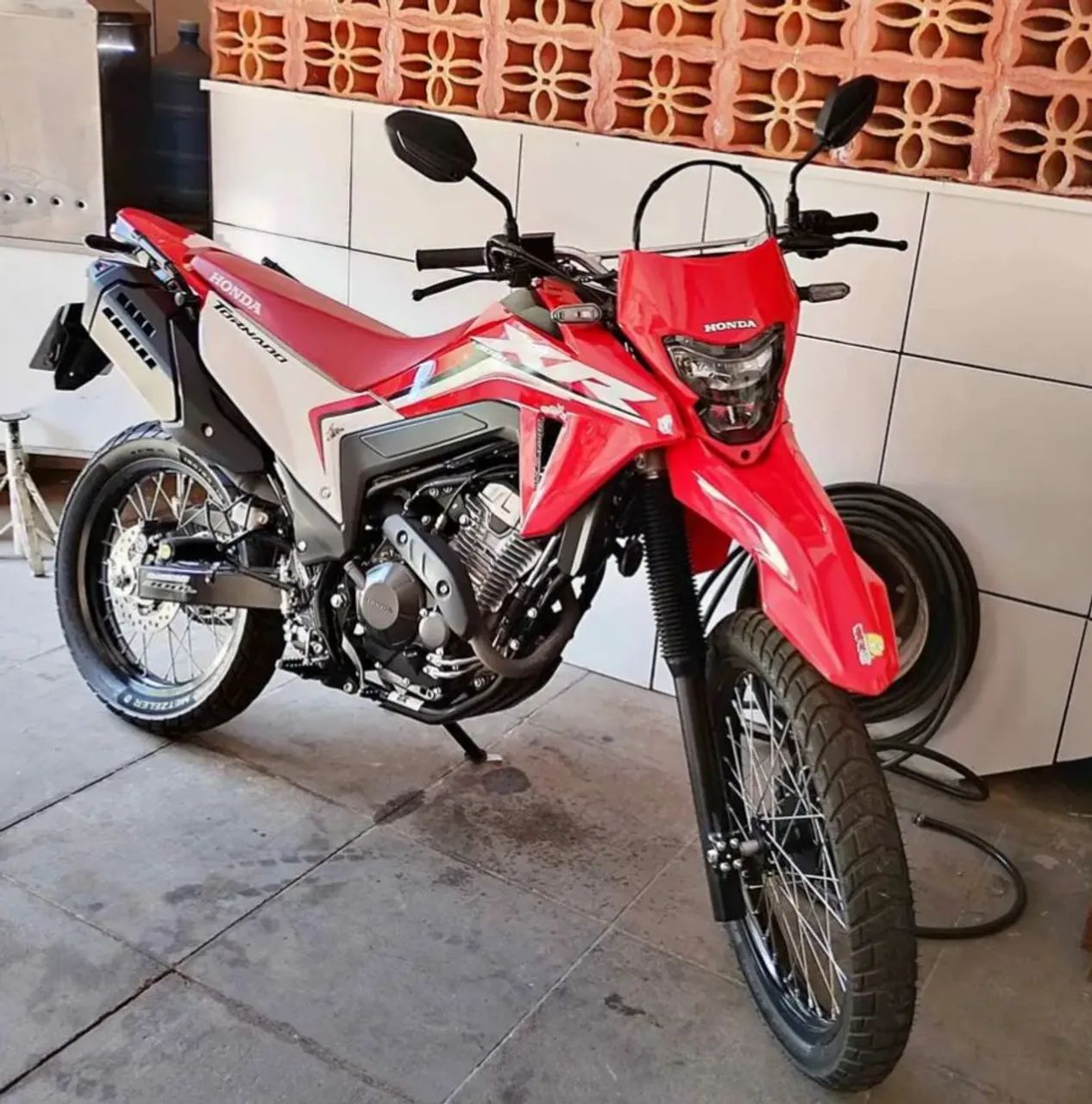 Xr tornado 300