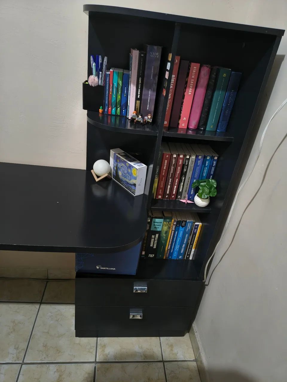 Mesa de estudos com estante - Foto 3