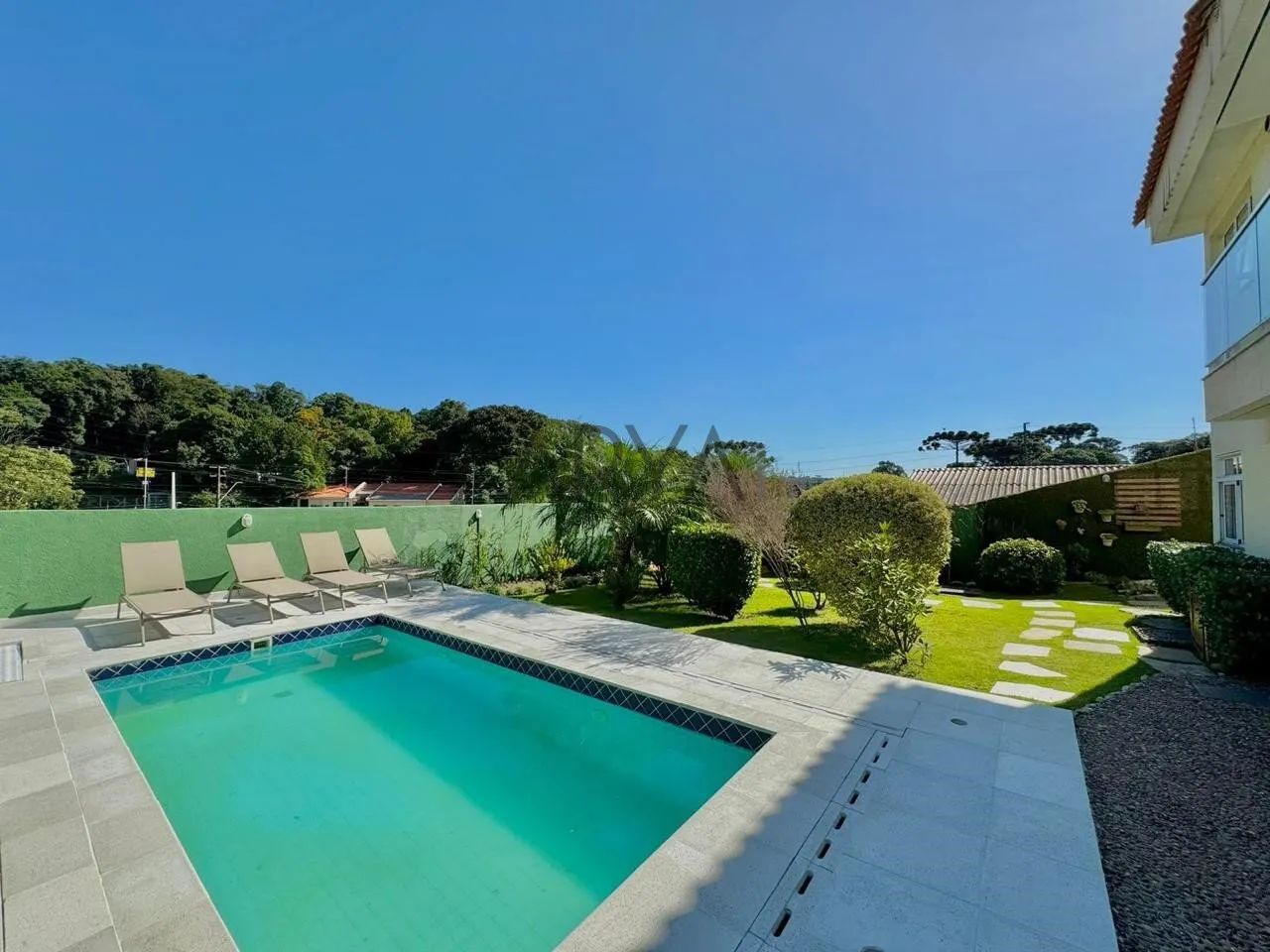 Casa à venda no Mercês ARYA1