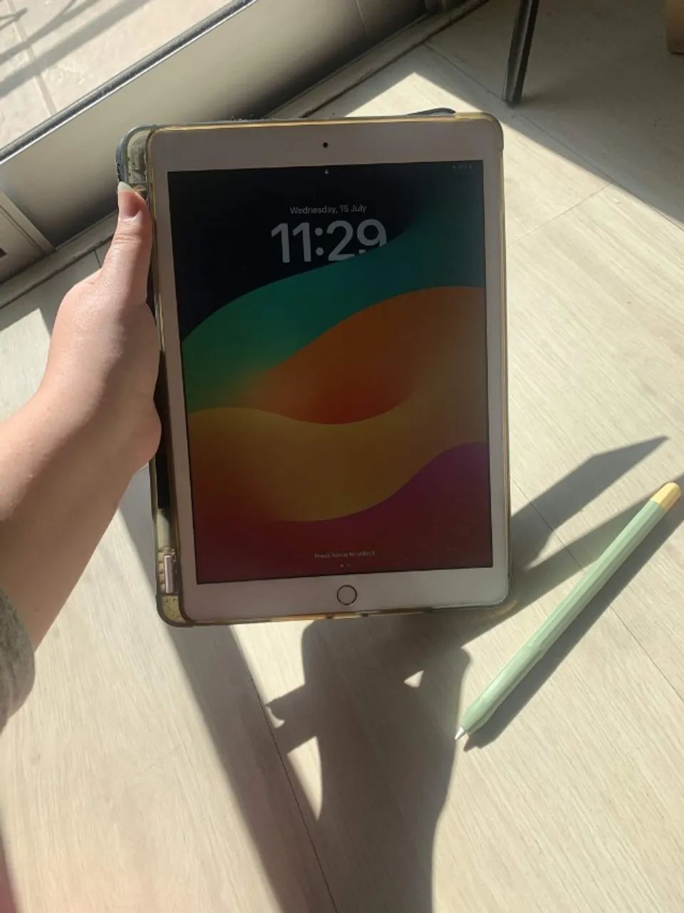 Ipad 7 geração 32gb, Wi-Fi - Gold + Acessórios