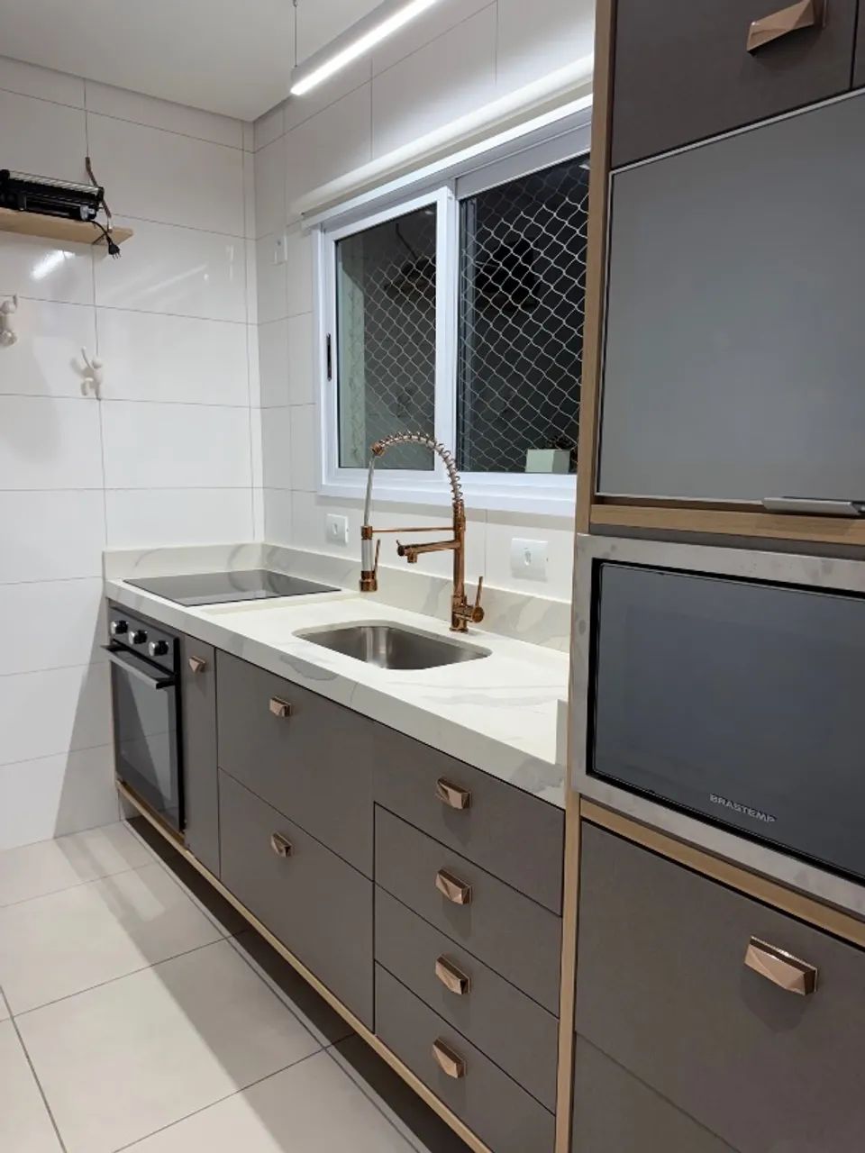 Cozinha planejada mdf usada com pia quartzo