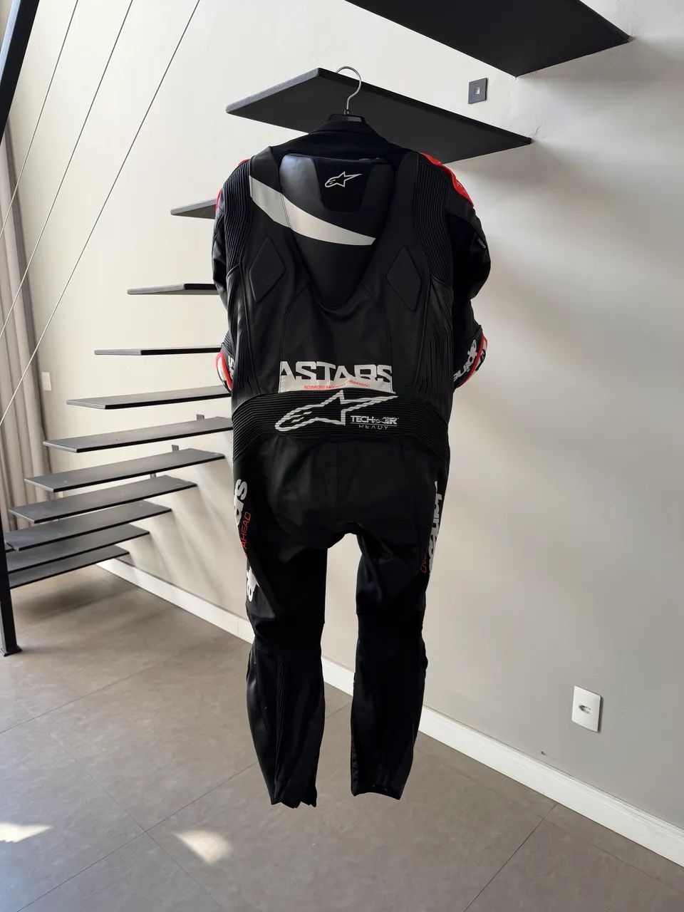 Macacão Alpinestars GP Tech V4 1 Piece - Tech-Air Ready (Novo sem uso) Tamanho 50 - Foto 4