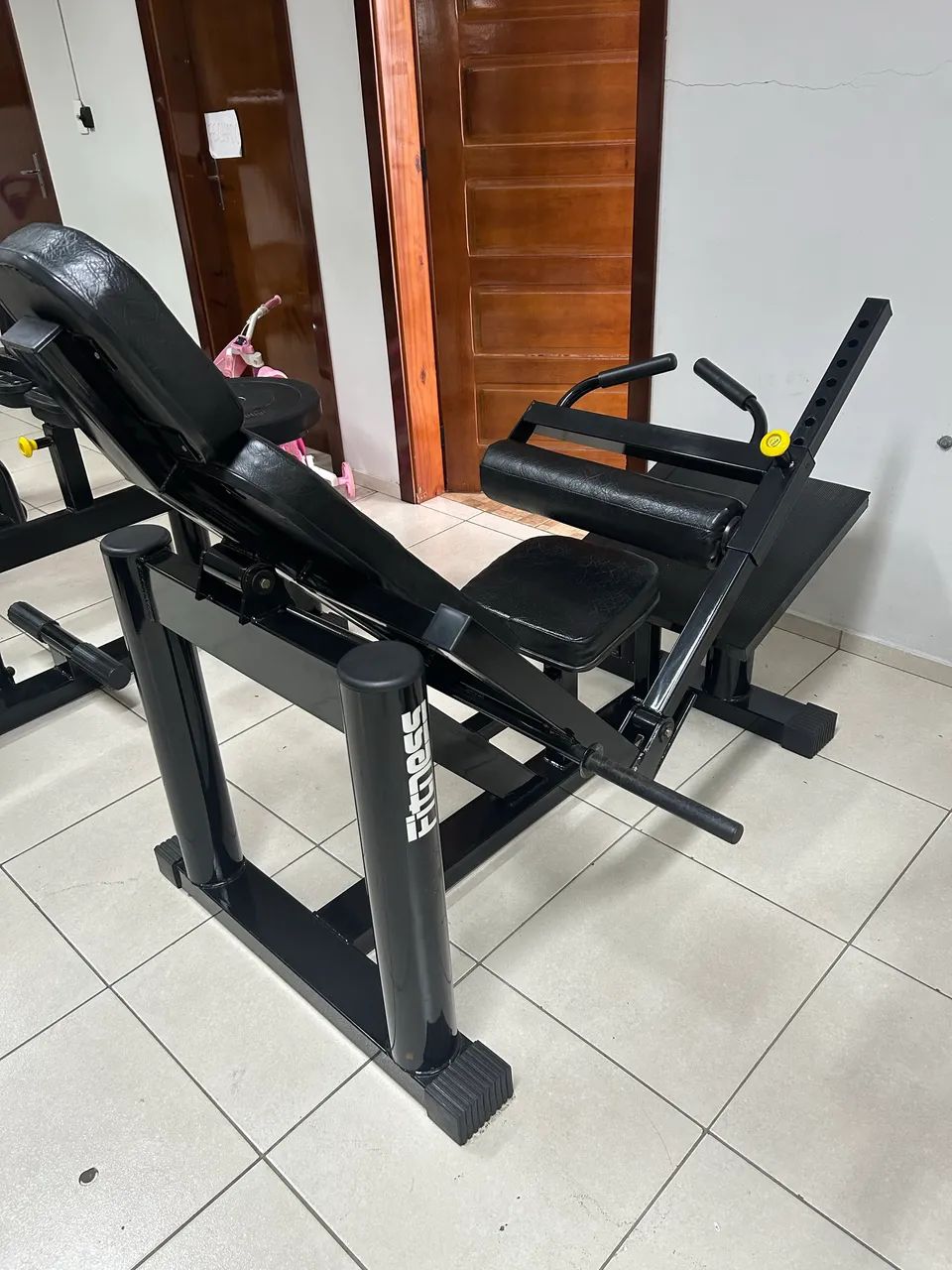 MÁQUINA ELEVAÇÃO PÉLVICA 