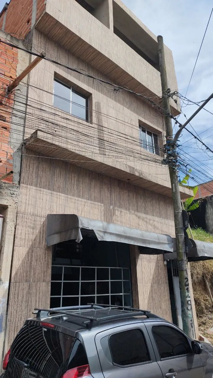 Sobrado com 06 casas e um salão coml