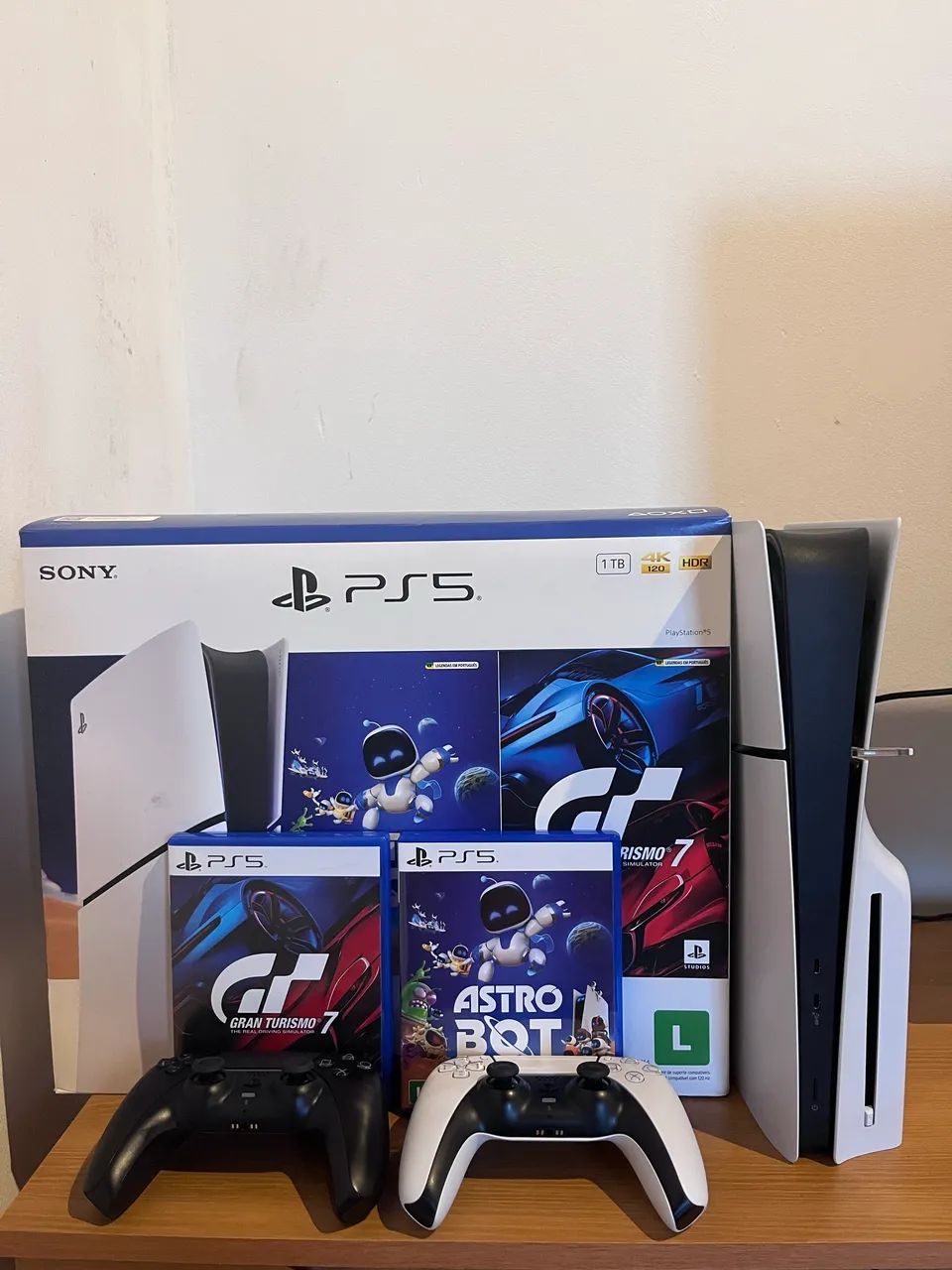 PS5 SLIM 1TB/com leitor/ 2 Controles R$4.5K