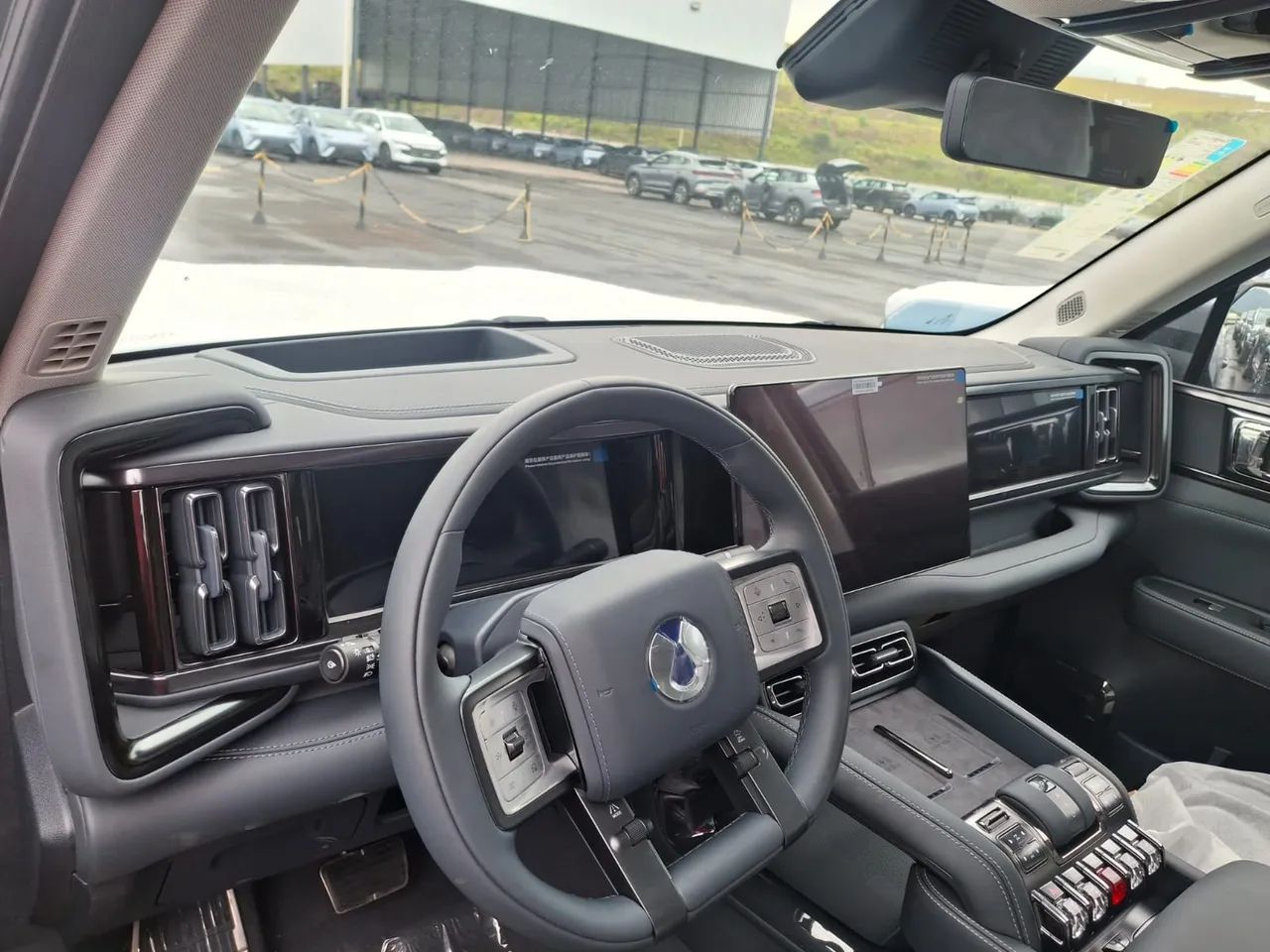 Denza B5 SUV híbrido plug-in, foto 10 de 12