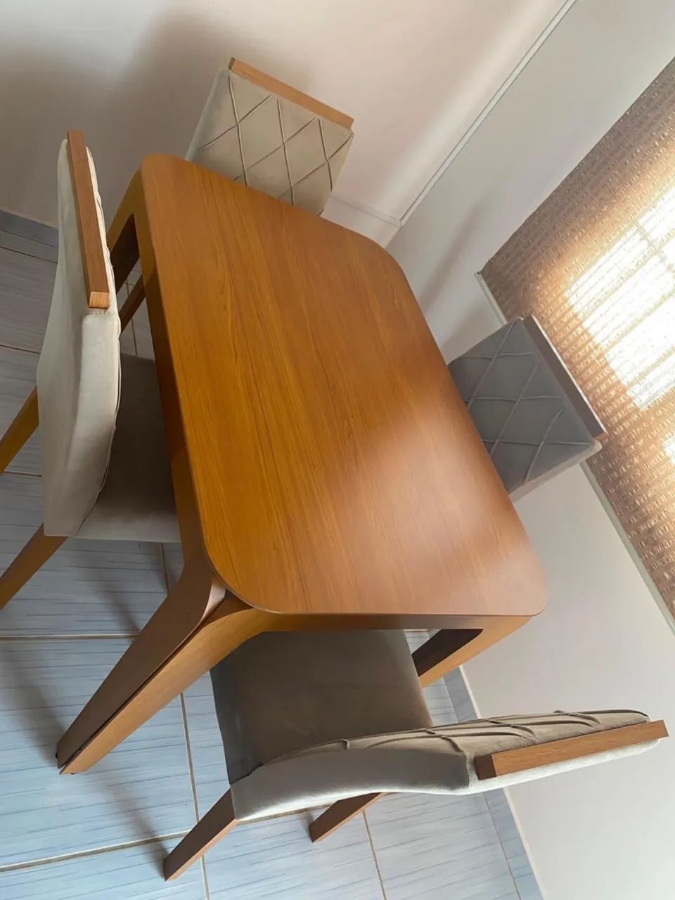 Mesa com quatro cadeiras  - Foto 3