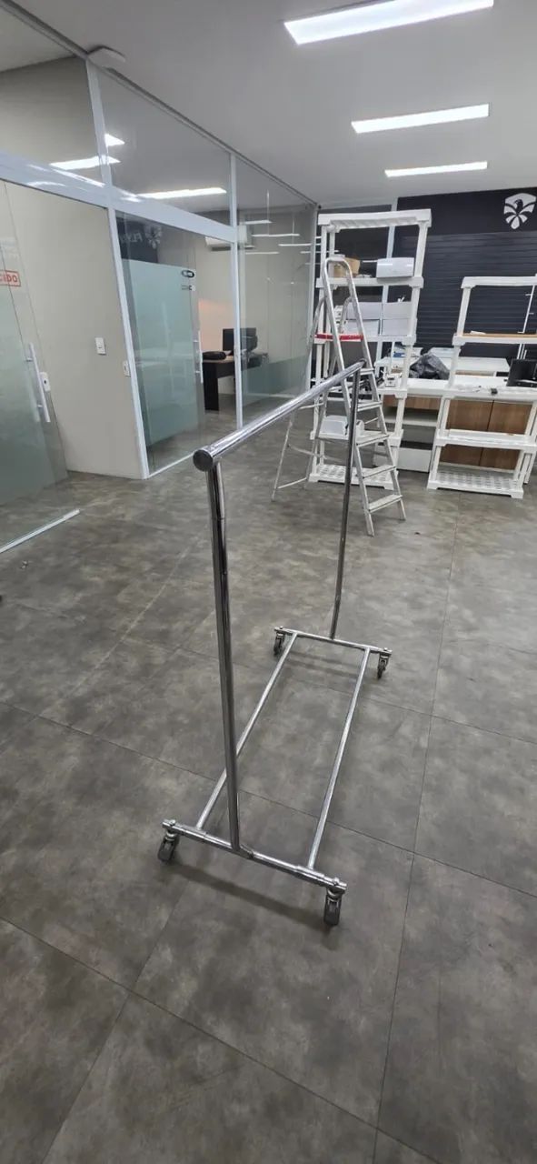 Arara Industrial em Inox com Rodízios