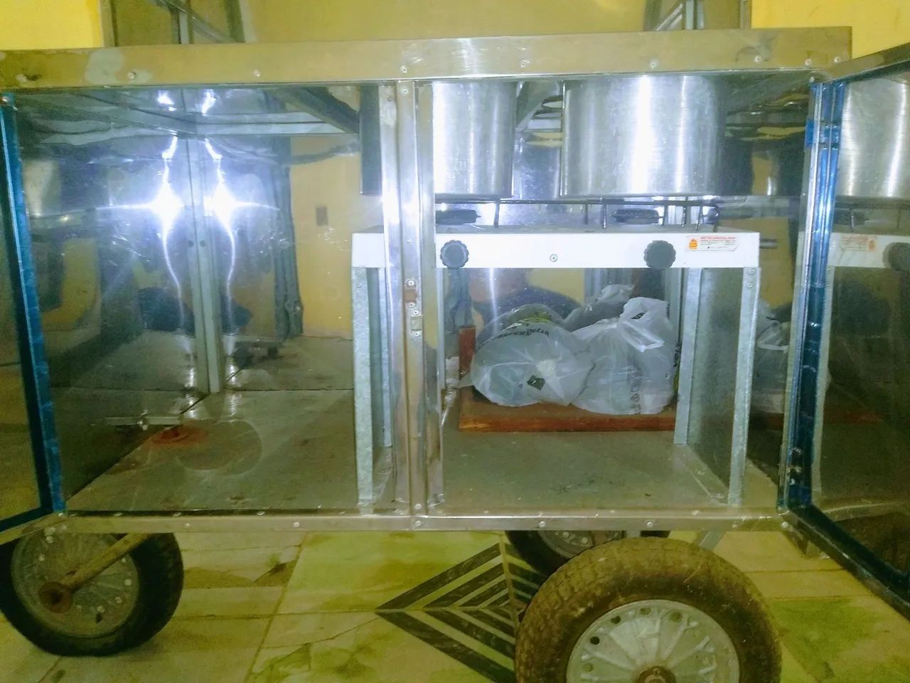 Carrinho de inox  - Foto 4