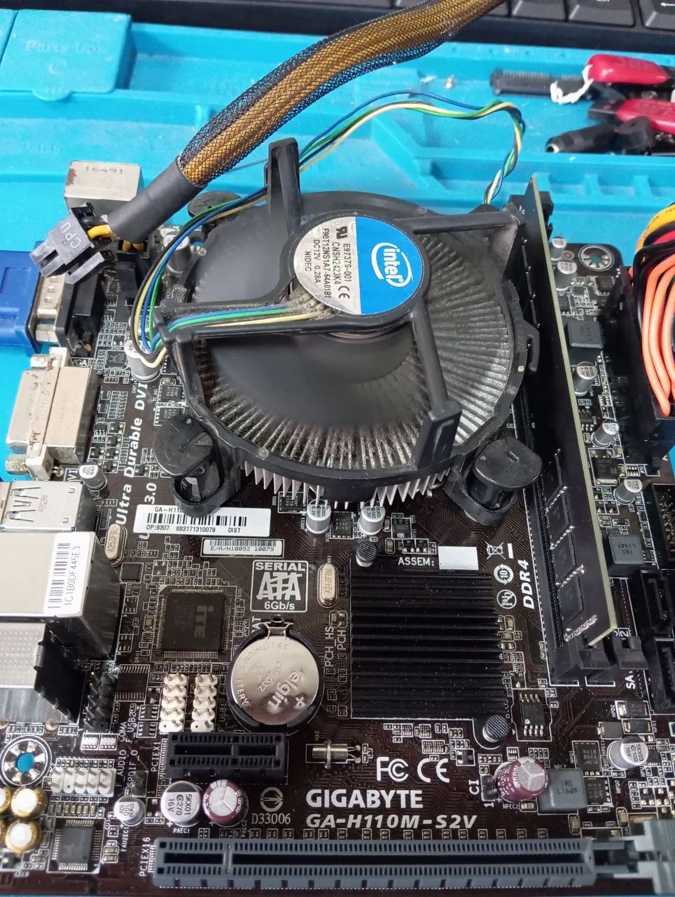 Placa Mãe Gigabyte H110M + i3 6100 S/Espelho (LEIA) - Foto 2
