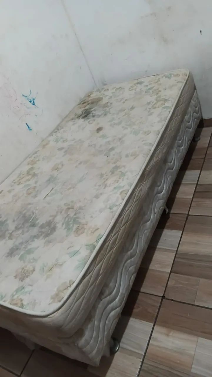 Cama box com colchão de solteiro 