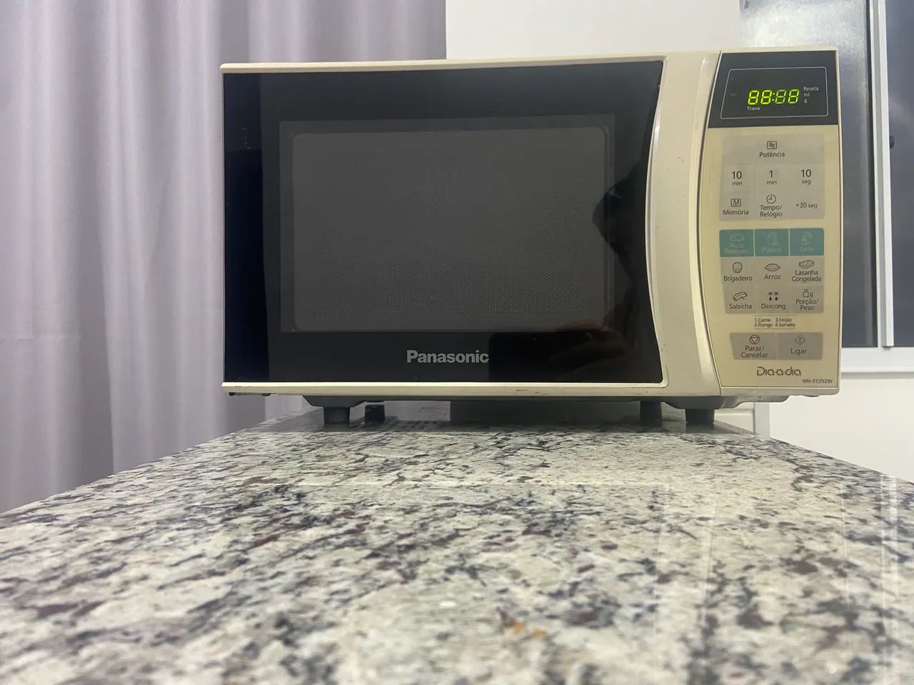 Micro-ondas Panasonic Dia a Dia - Usado