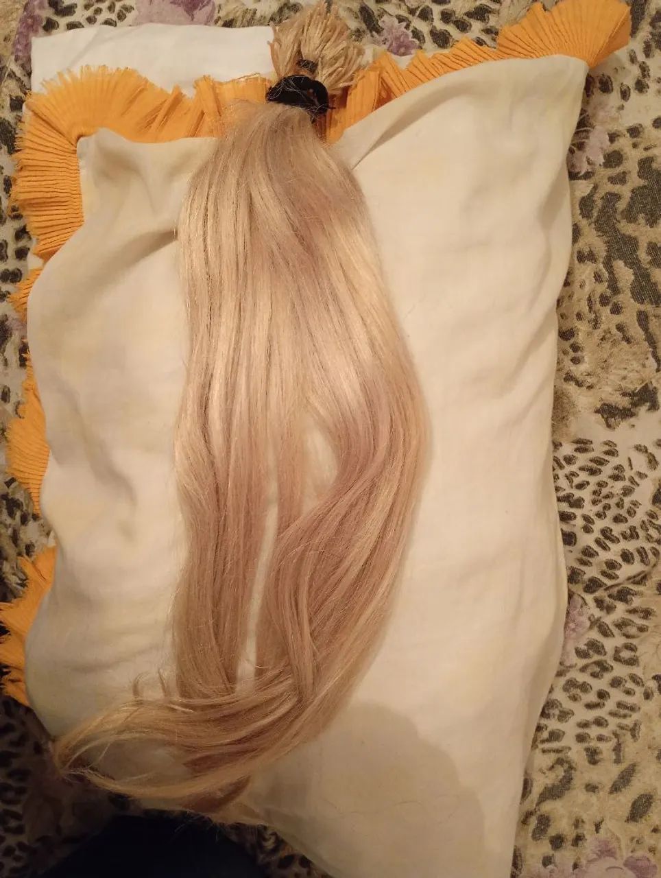 Cabelo humano loiro 55 cm 90 gramas