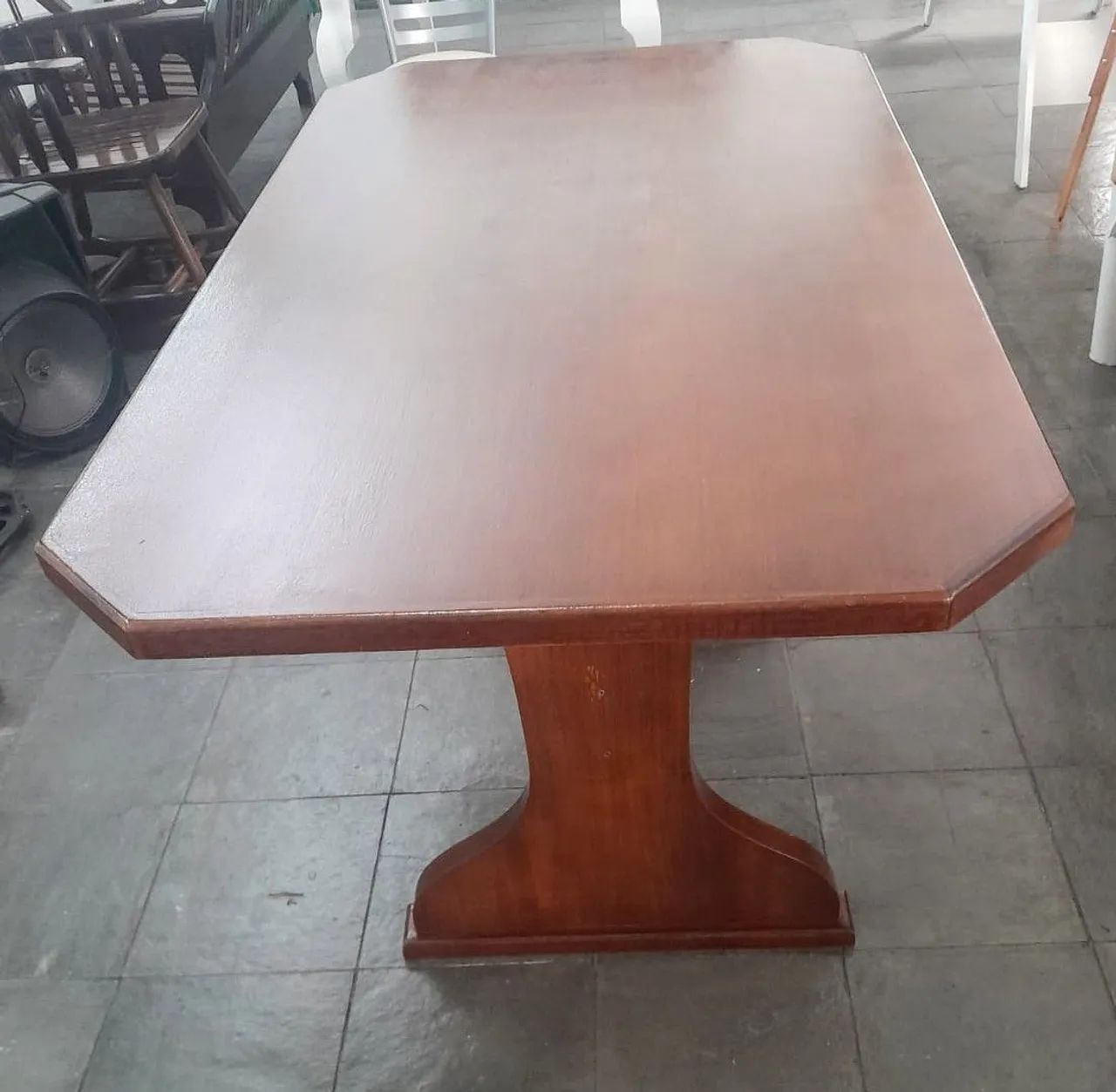 Mesa madeira maciça e três cadeiras 