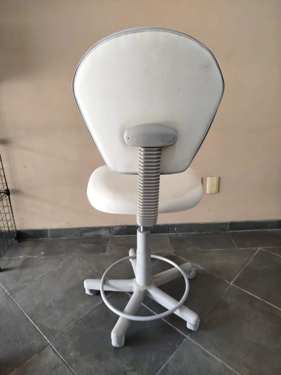 Cadeira Mocho Sela Com Encosto E Apoio De P é - Foto 2