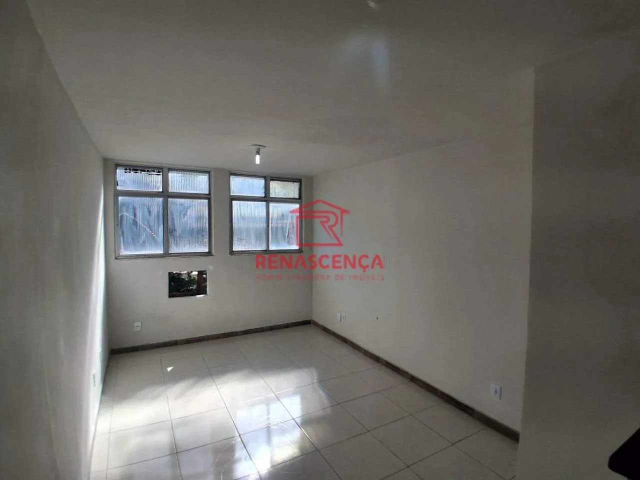 Ótima Sala Comercial, 20m2 no centro de Bangu.
