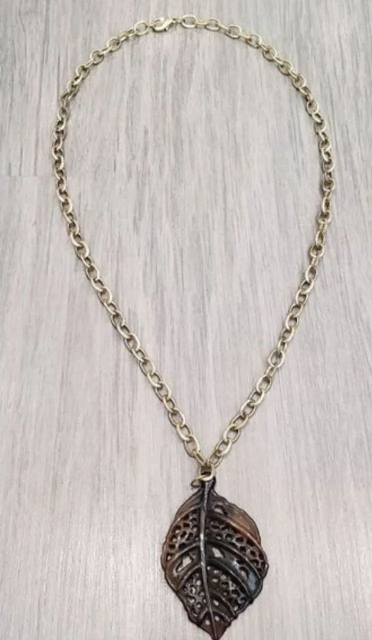 Colar Forever 21 dourado com pingente de folha - Foto 2