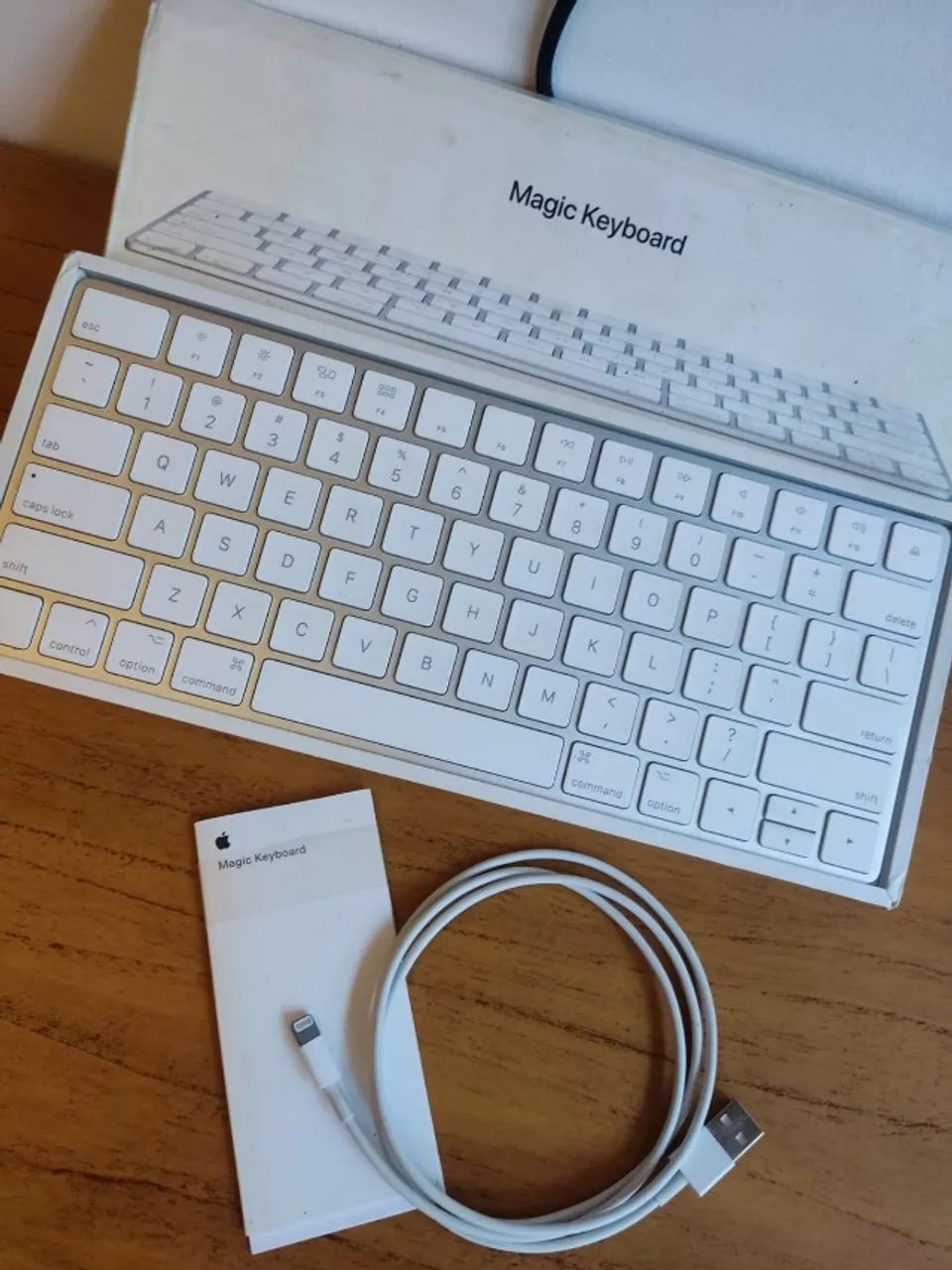 Apple Magic Keyboard Original A1644 + Caixa e Cabo Original