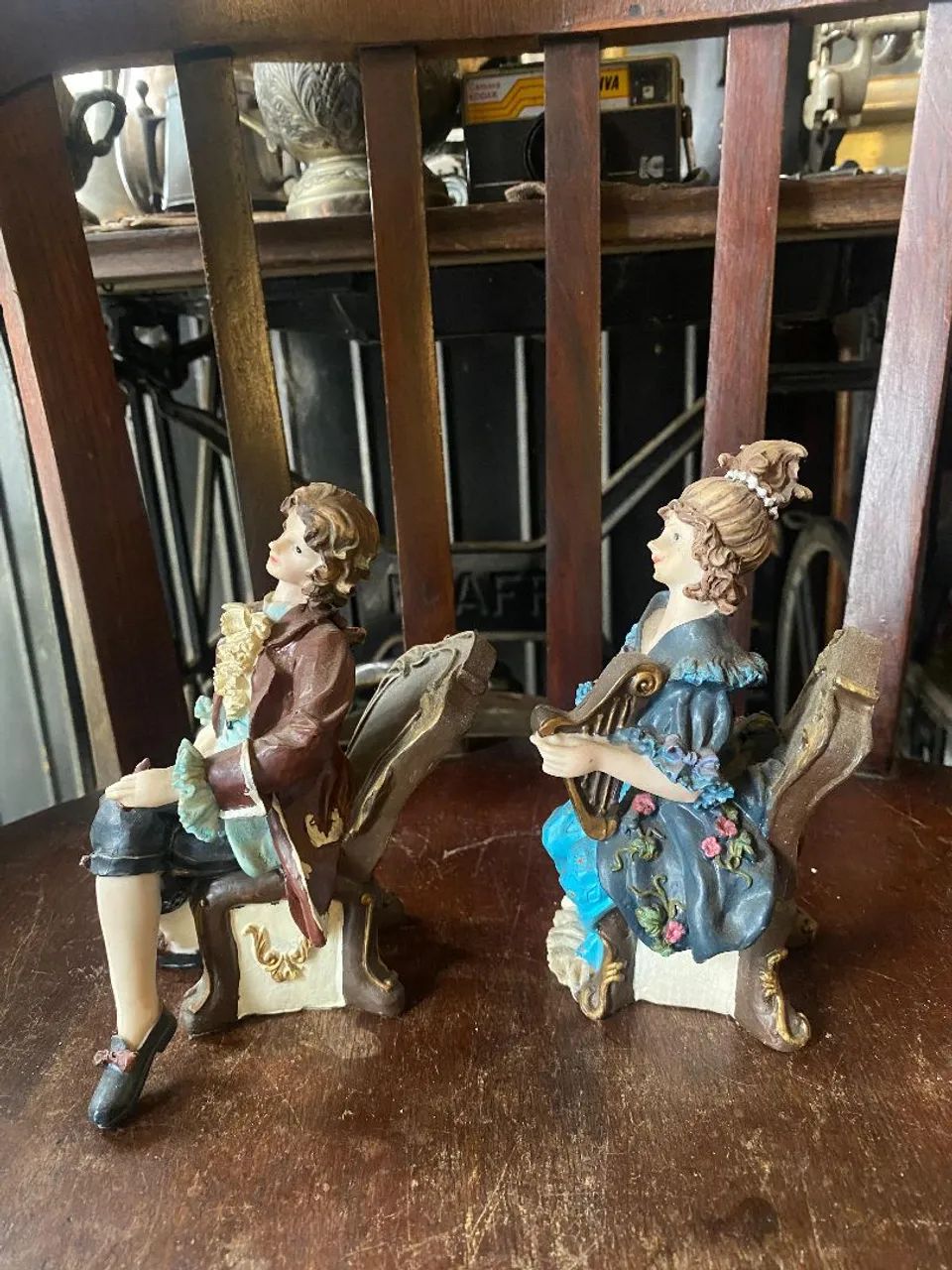 Par estatuetas em resina francesa (ref:330) - Foto 4