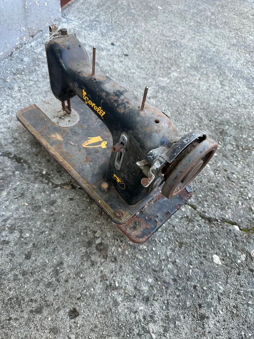 Máquina de Costura Antiga Vigorelli - Peça Vintage para Decoração  - Foto 3