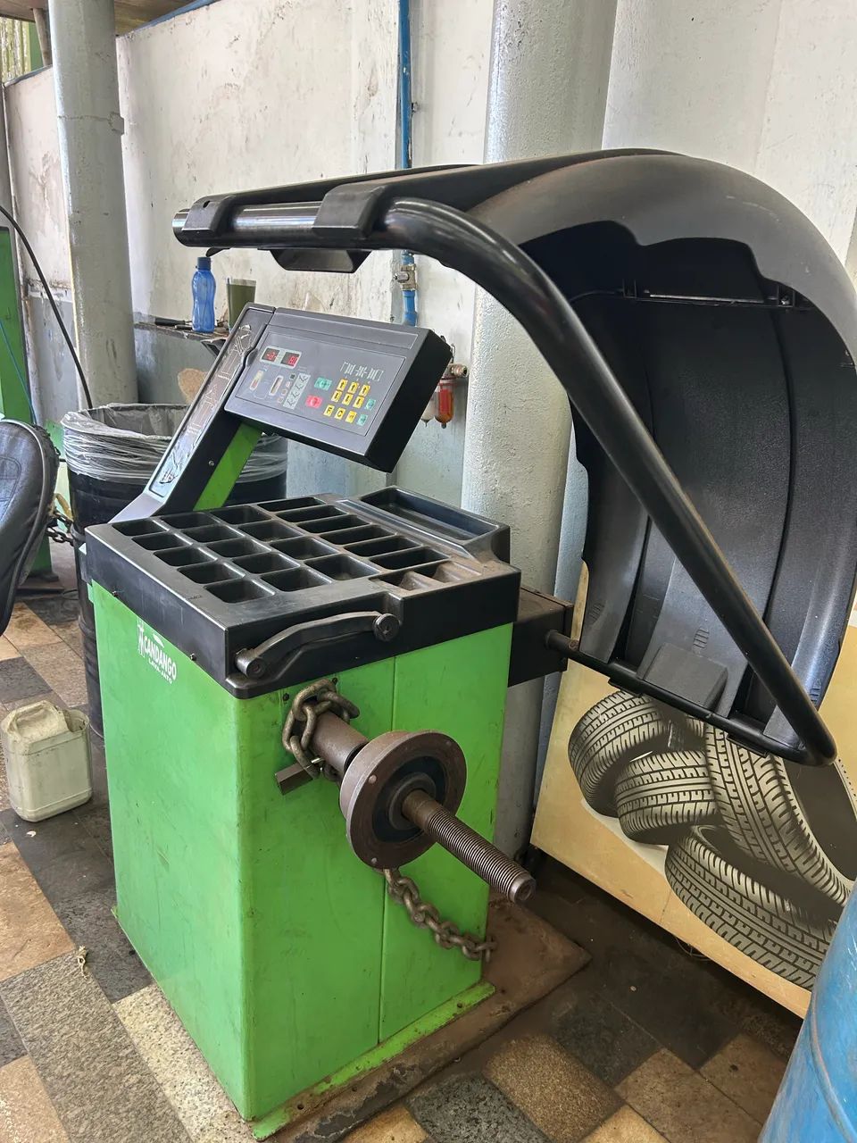 Balanceadora Motorizada de Pneus com Capô  Potente Brasil - Foto 5