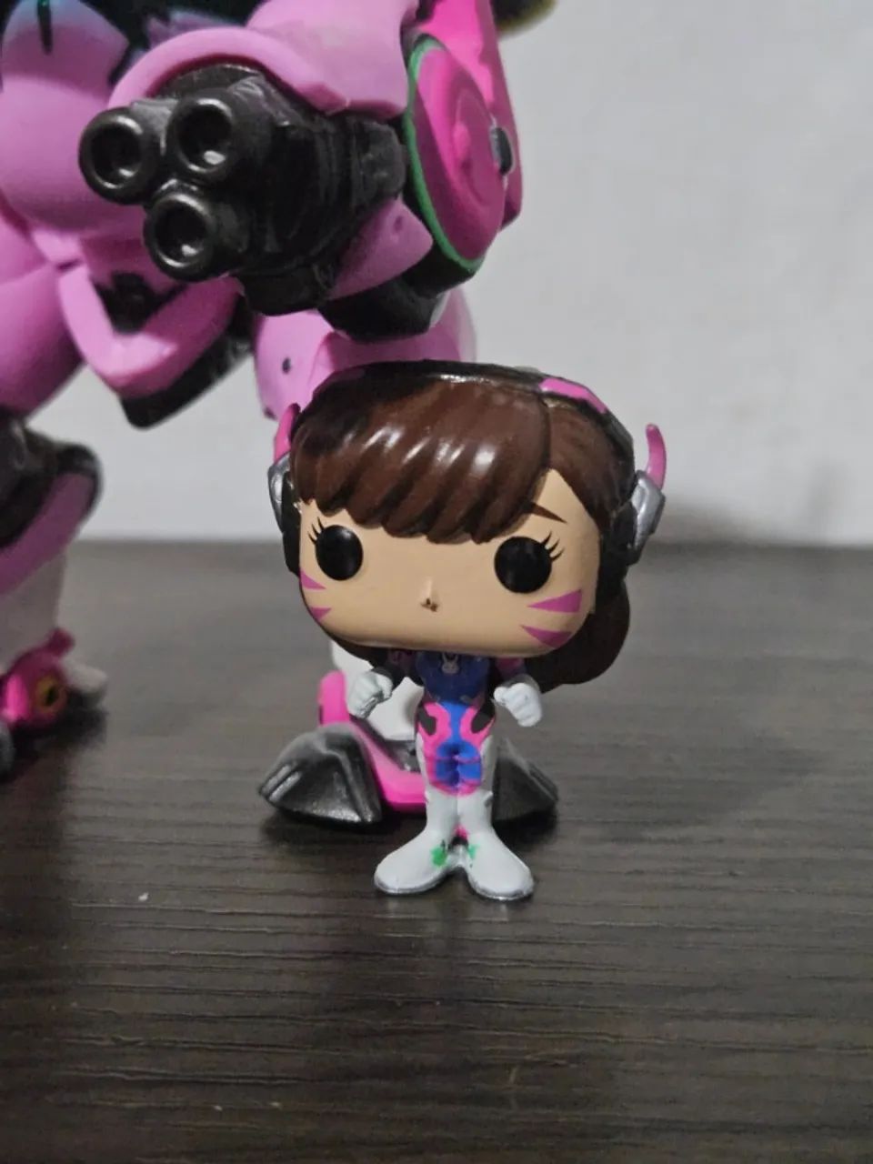 Funko Pop D. Va with MEKA 177 Overwatch / Detalhes na pintura