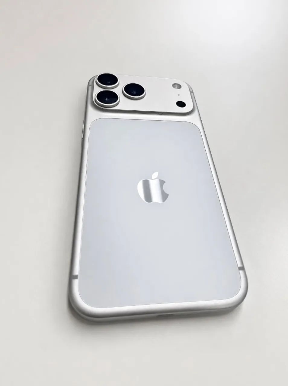 iPhone 17 Pro Max - 512GB - Prata - 98% Saúde Bateria - Celulares