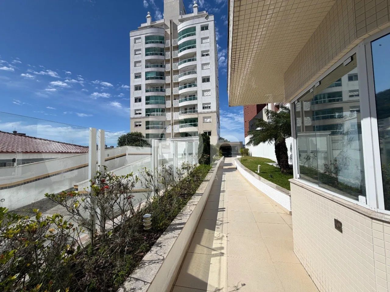 Apartamento garden com 2 quartos na Trindade