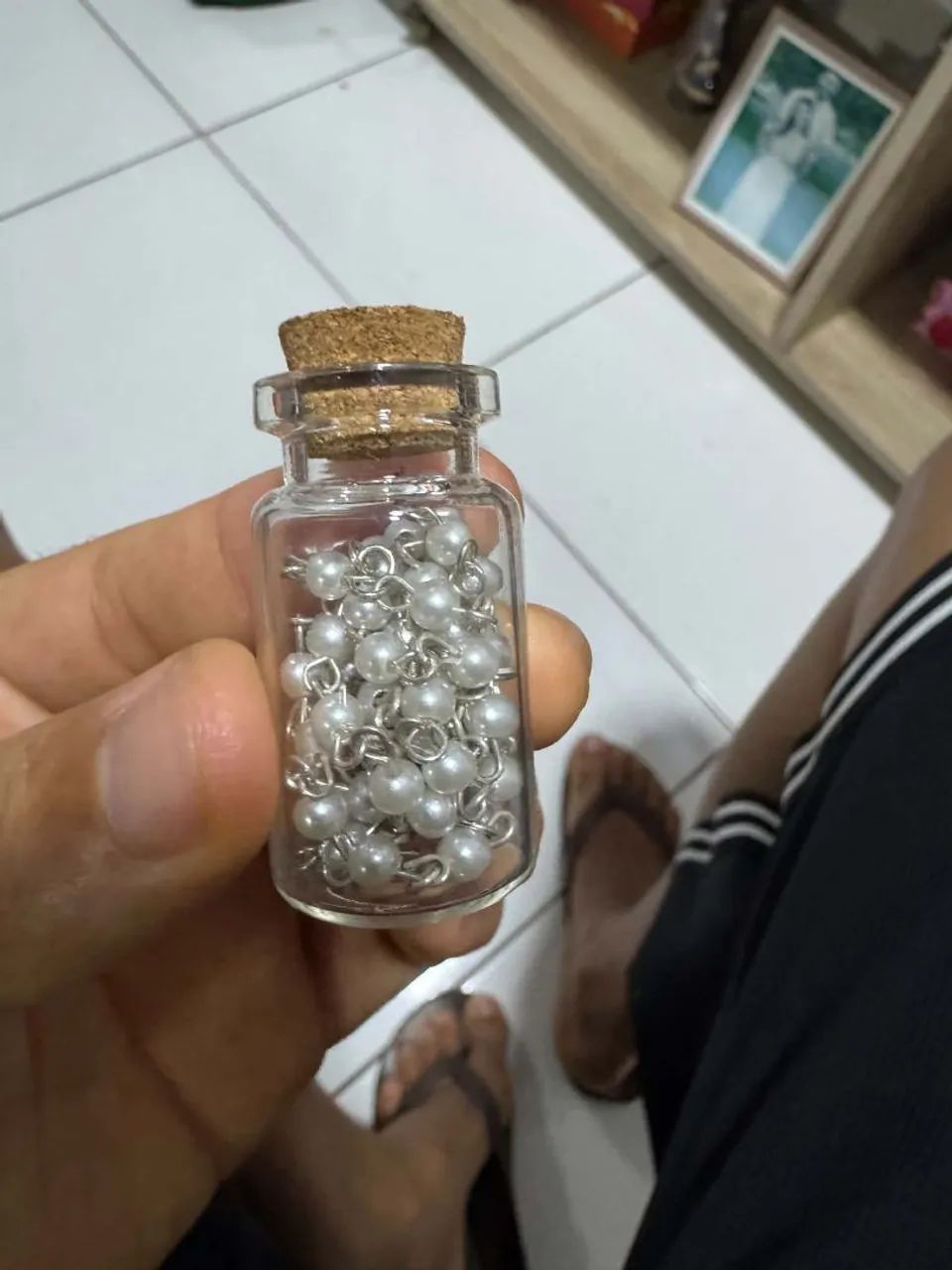 Terço com pérolas brancas (lembrancinha de presente)
