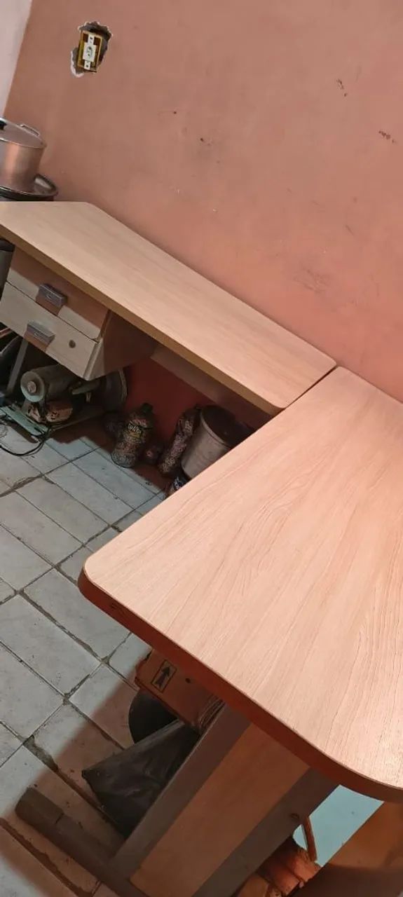 Mesa de escritório semi nova