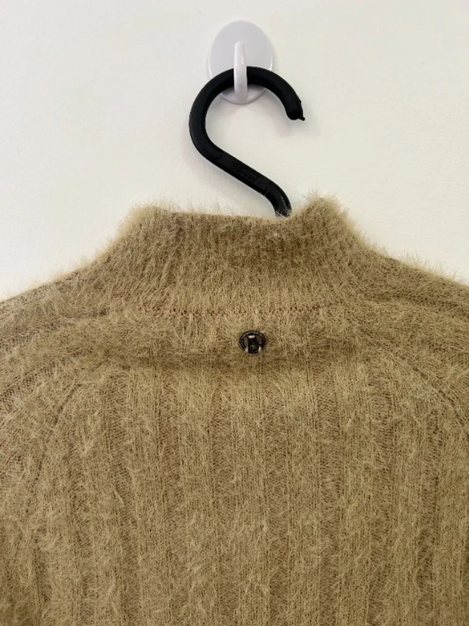 Blusa bege de pelinho Animale - Foto 5